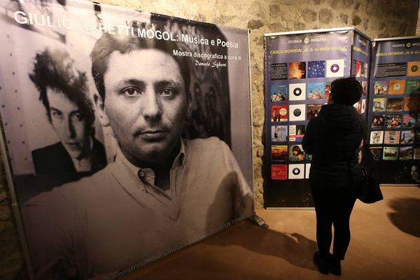 Il pannello di Mogol e i pannelli dedicati a Carlo Donida